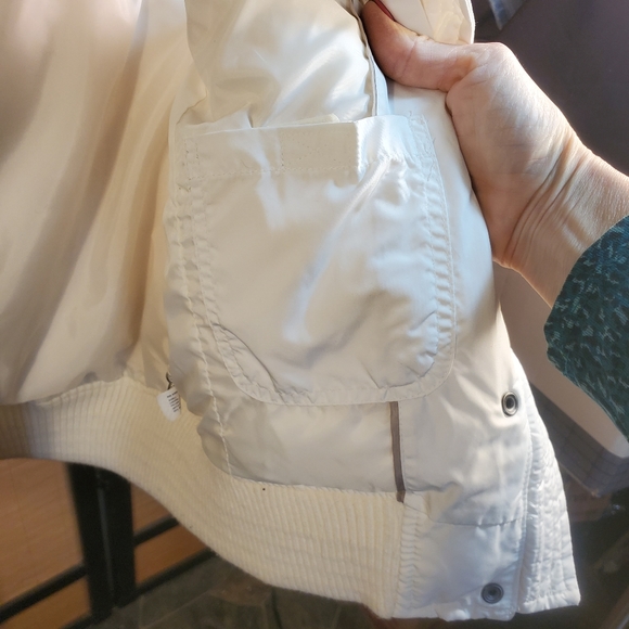 GAP Puffer Vest - Picture 6 of 9